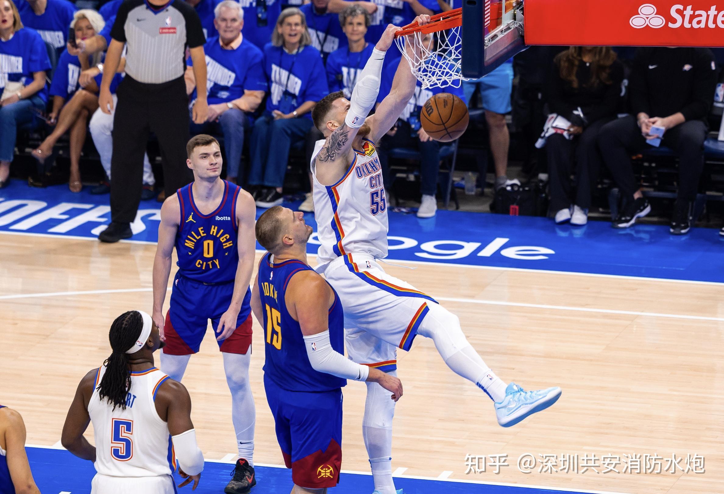 NBA季后赛赛前走向成谜；亚特兰大内部沟通；话题不断；团队化学反应显著的简单介绍