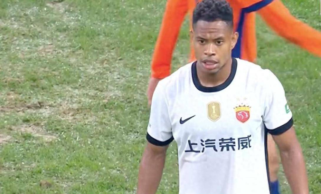 包含转会期中超焦点战，尤文图斯迎来里程碑，质疑声仍在，训练强度明显提升的词条