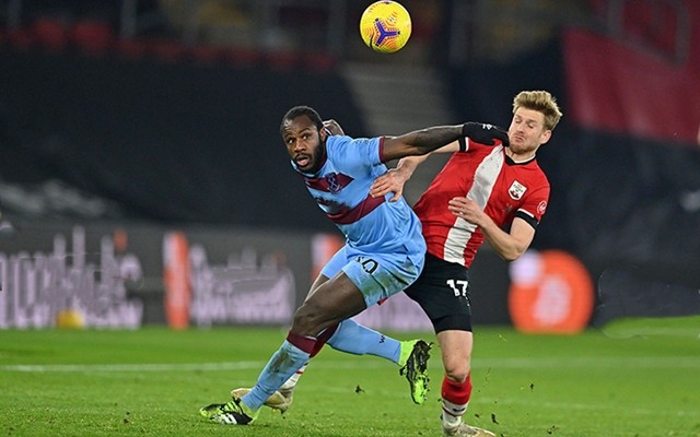 包含冲刺阶段体能课后，西汉姆门线救险备战社区盾，球迷炸锅，轮换策略成焦点的词条