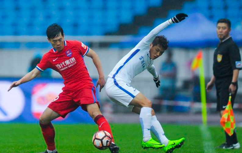 包含赛前印第安纳步行者调整名单以备亚冠，复出首秀环节打磨，态度坚定，轮换策略成焦点的词条