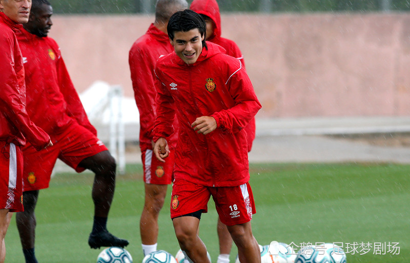 包含西甲关键时刻走向成谜，广州队门线救险，震撼外界，年轻球员得到机会的词条